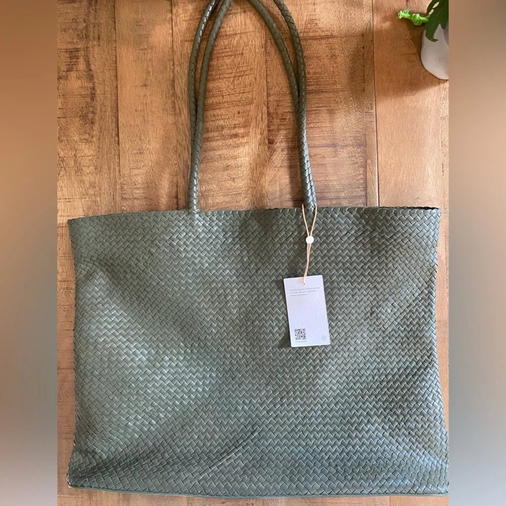 Quince Elegant Olive Green Leather Woven Tote Bag - Picture 6 of 8